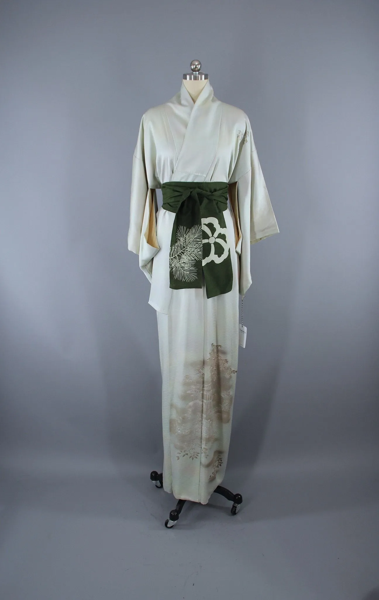 1960s Vintage Silk Kimono Robe / Green Platinum Embroidery