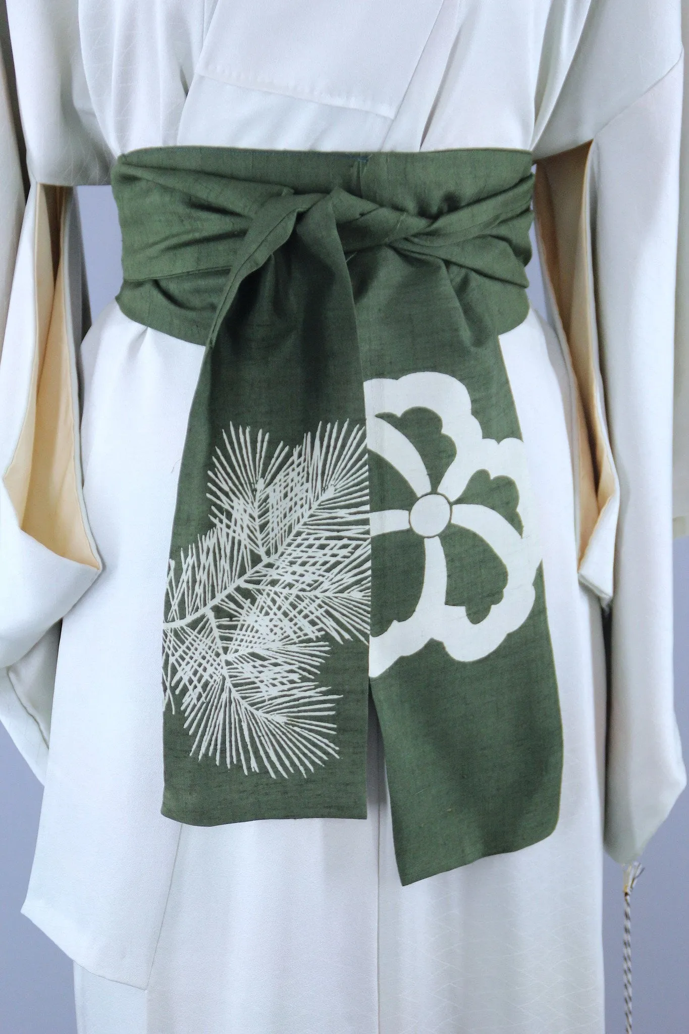 1960s Vintage Silk Kimono Robe / Green Platinum Embroidery