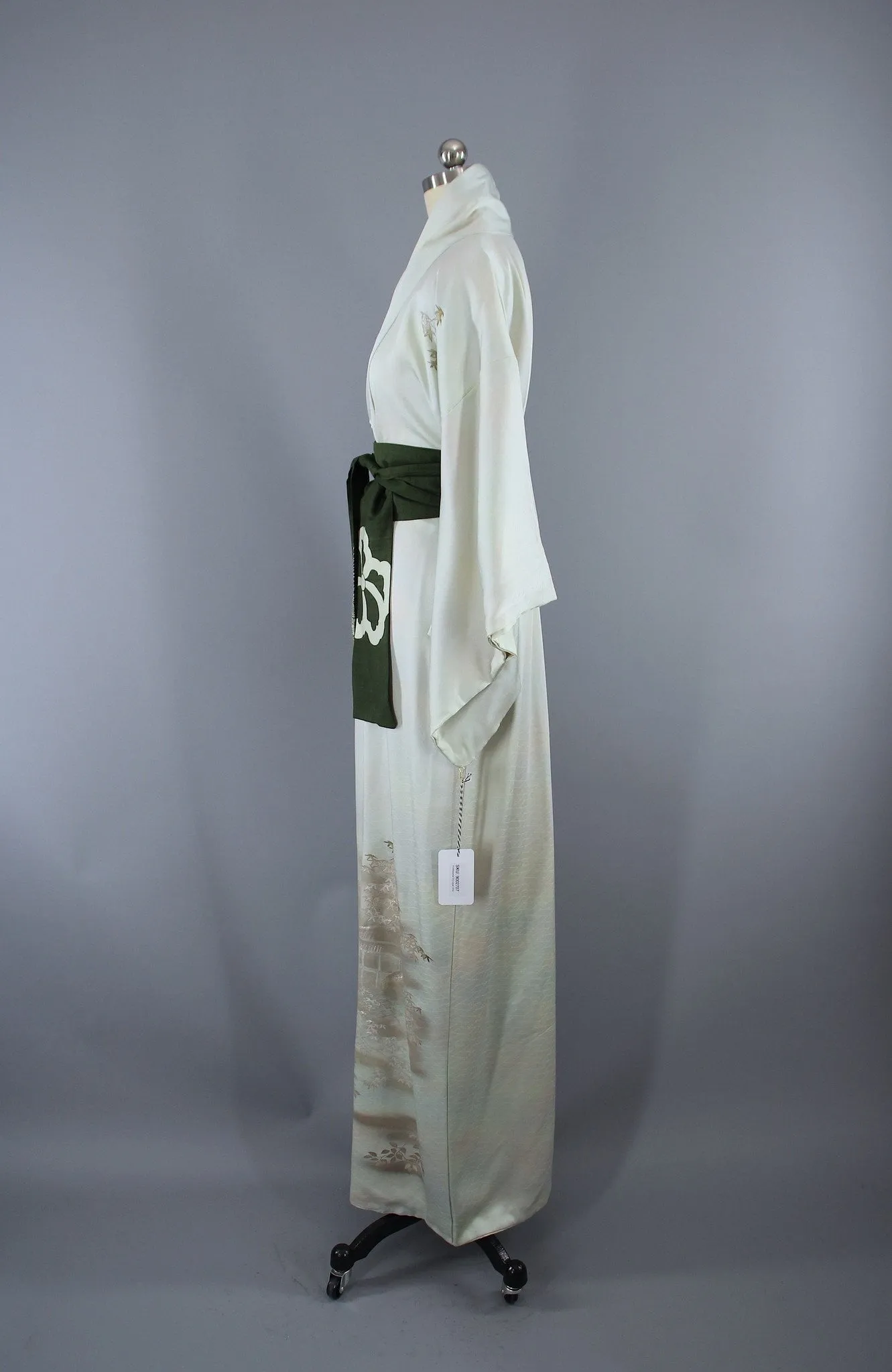 1960s Vintage Silk Kimono Robe / Green Platinum Embroidery