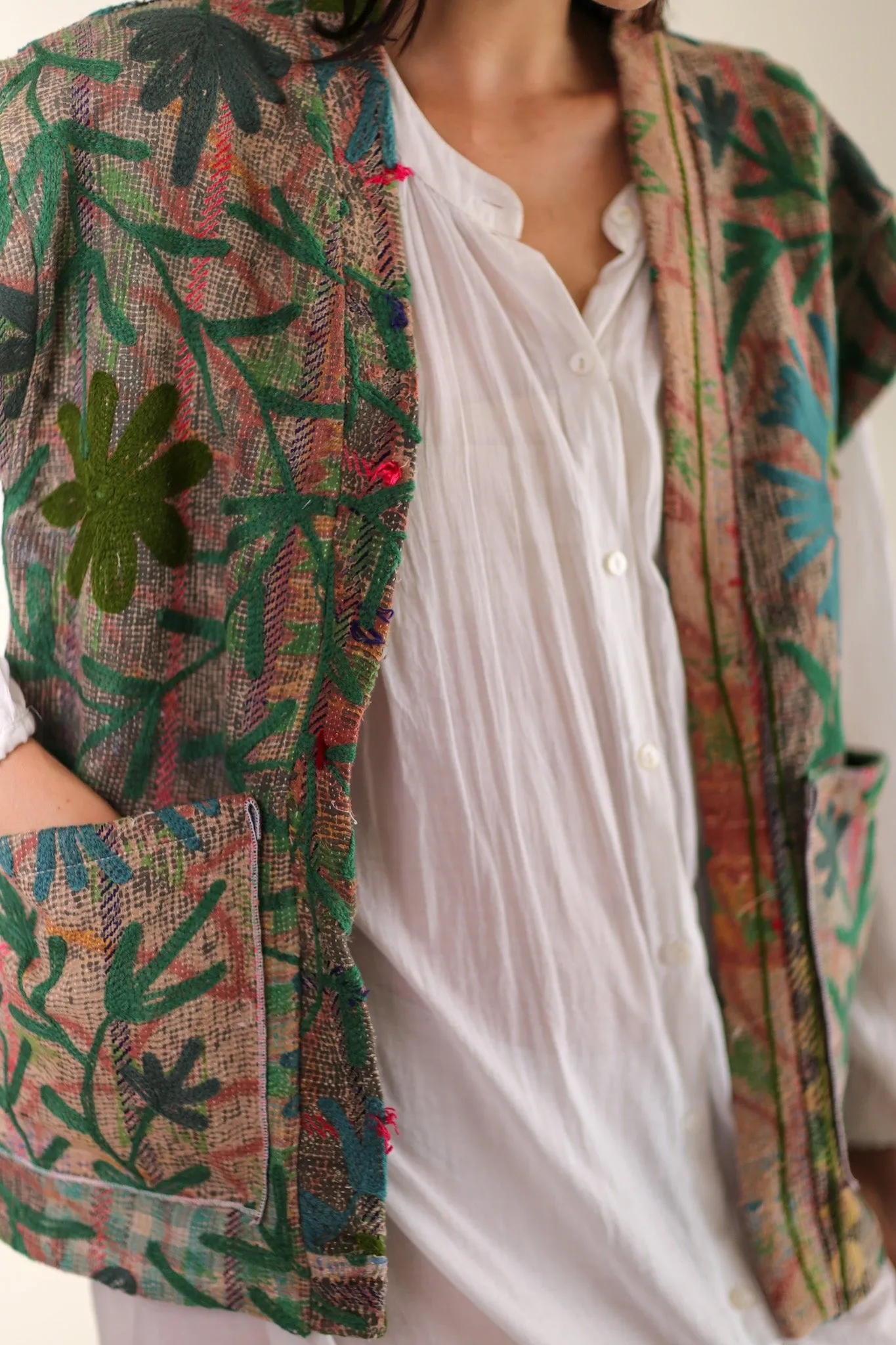 EMBROIDERED COTTON VEST WINU