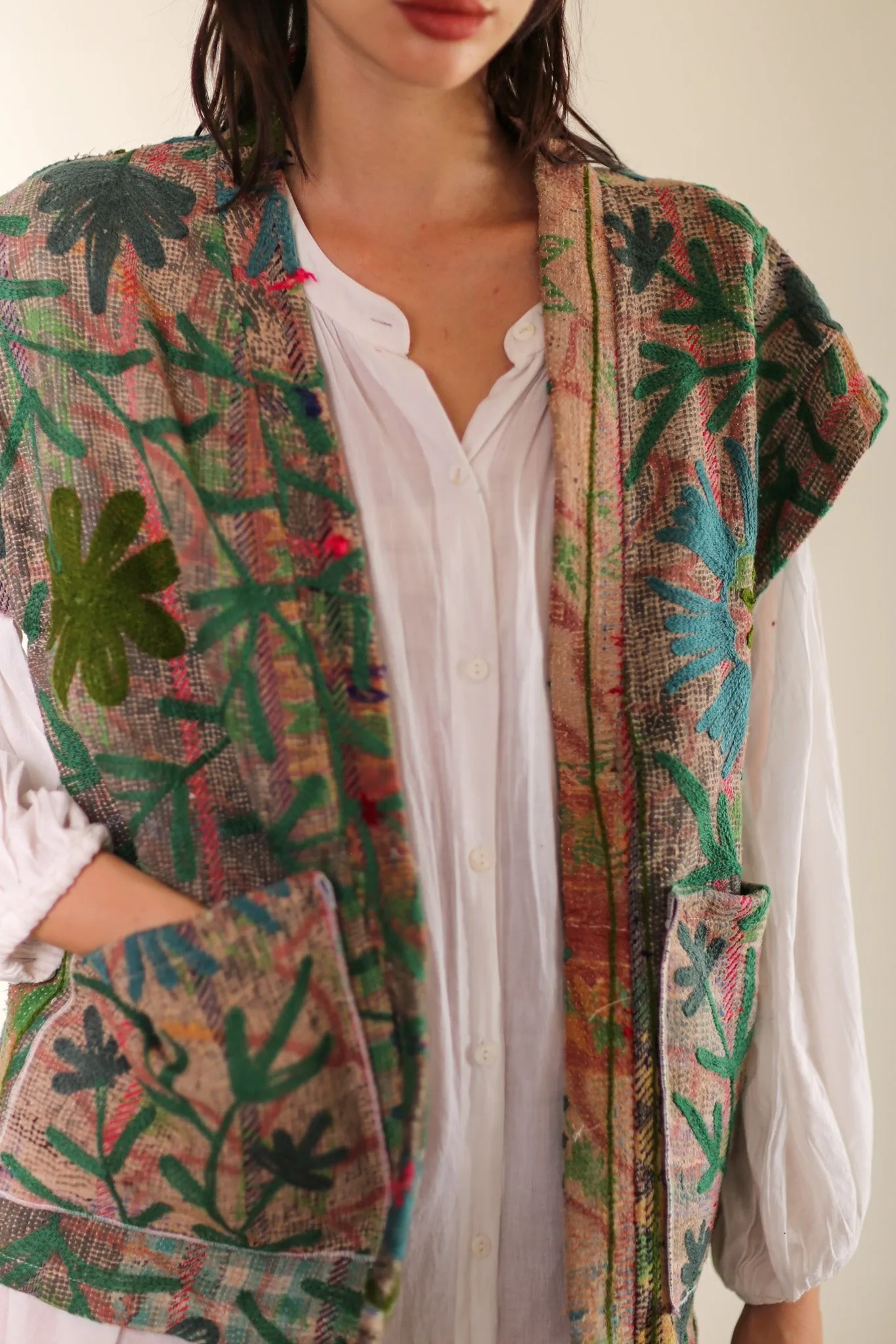 EMBROIDERED COTTON VEST WINU