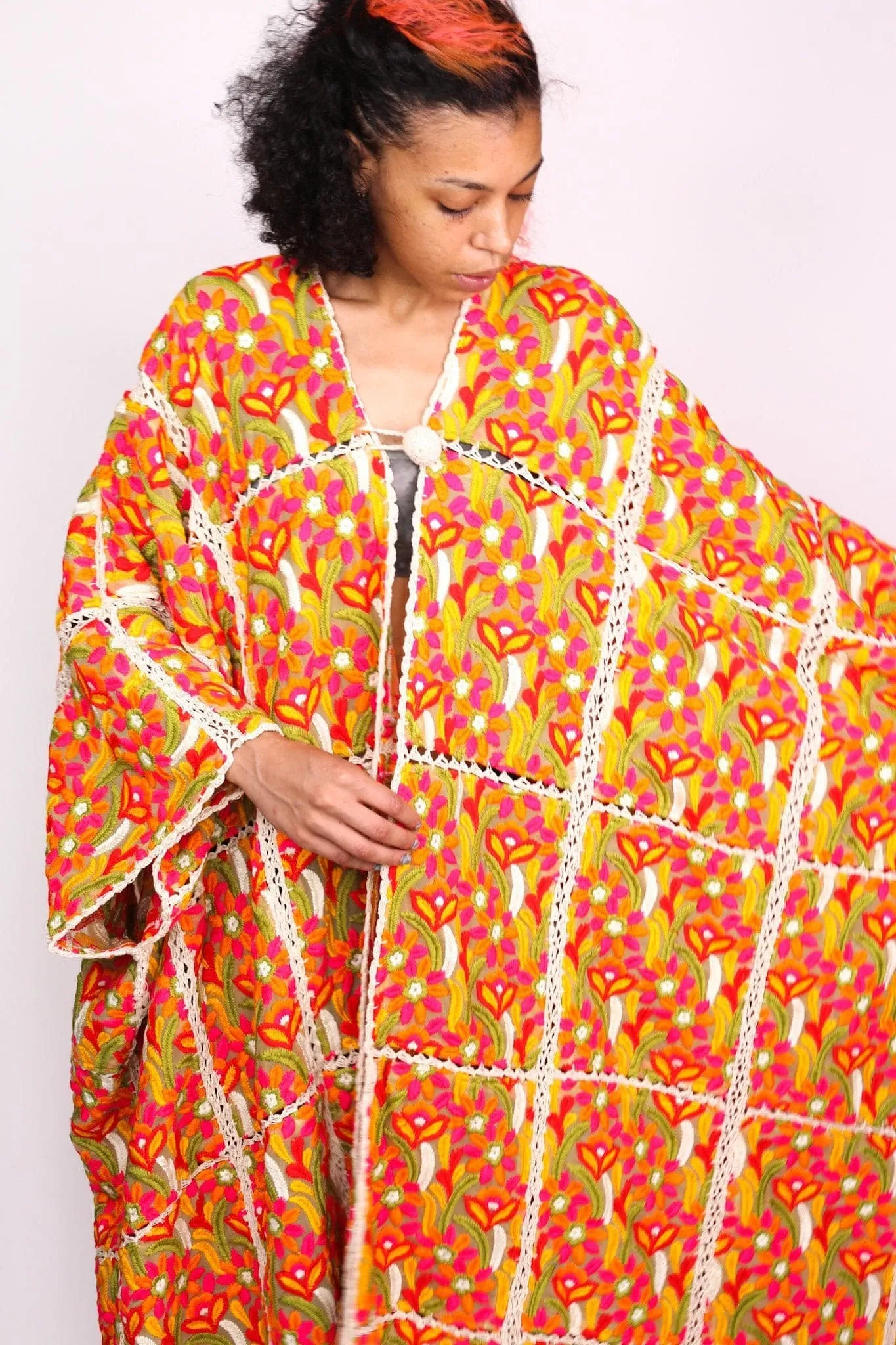 EMBROIDERED KIMONO RUTACAE