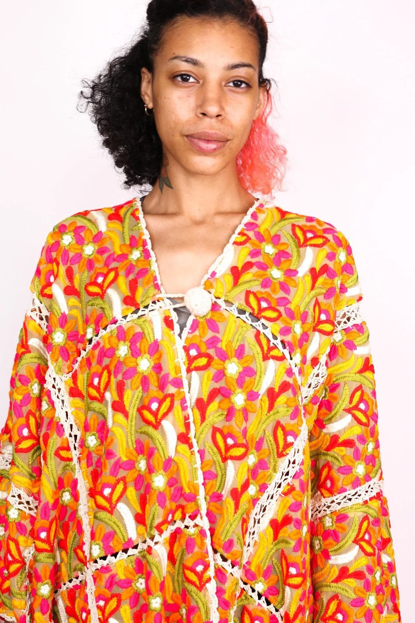 EMBROIDERED KIMONO RUTACAE